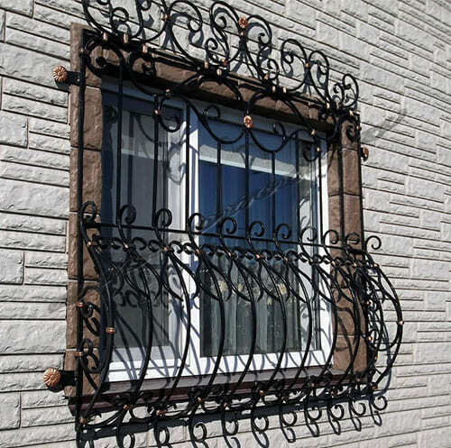 Кованая решетка на окно