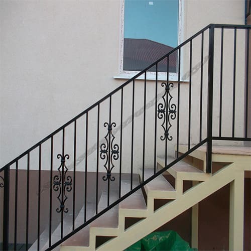 <span style="font-weight: bold;">Перила для лестниц из металла (ПЛ-4)</span>